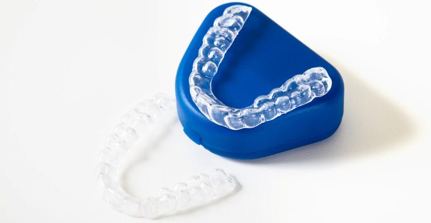 Przezroczysty wyjmowany aparat nakładkowy na zęby invisalign