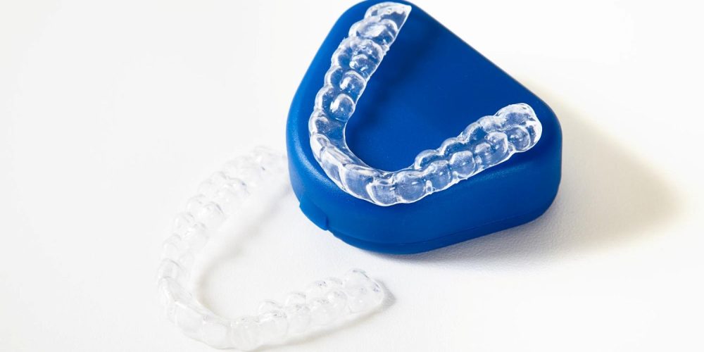 Przezroczysty wyjmowany aparat nakładkowy na zęby invisalign